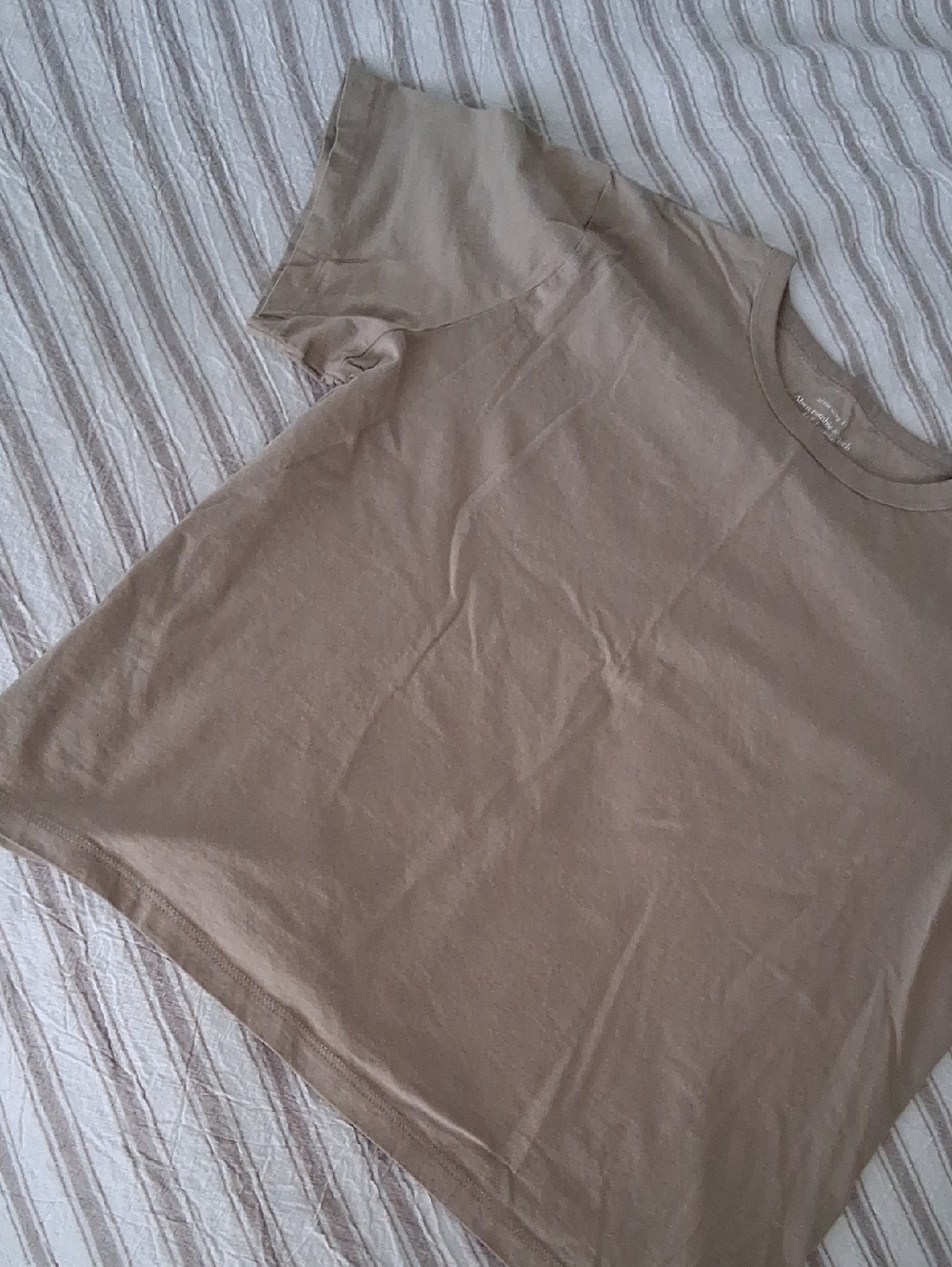 A&F Tee - Picture 2 of 4